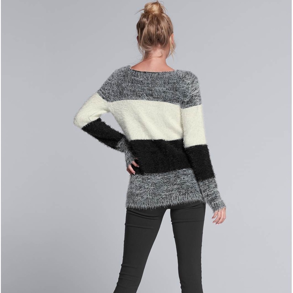 Sweater - Picture 4 of 4